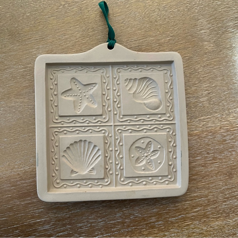 Vintage Brown Bag Sea Shells Cookie Art Mold 1997